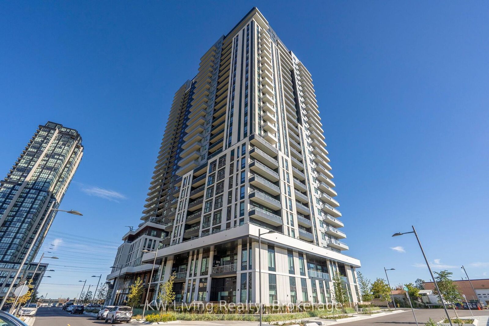 Property Photo:  5 Meadowdale Road 1304  ON L4K 0C7 
