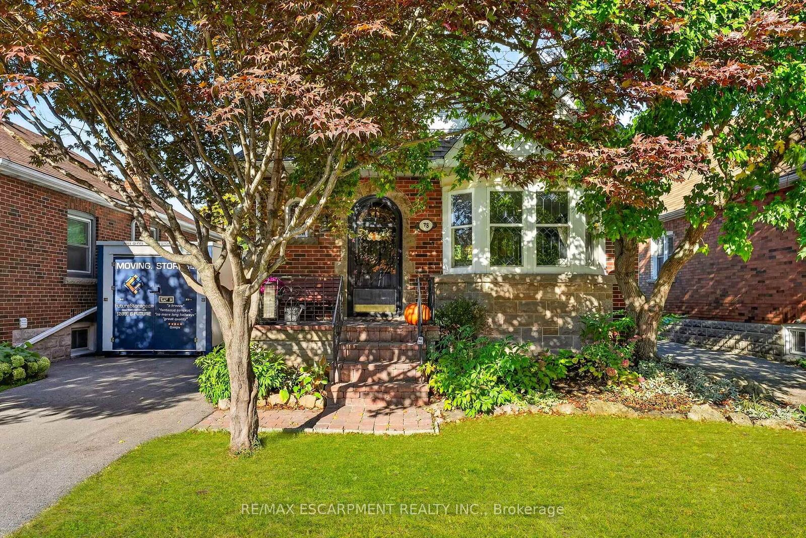 Property Photo:  78 Cameron Avenue S  ON L8K 2X2 