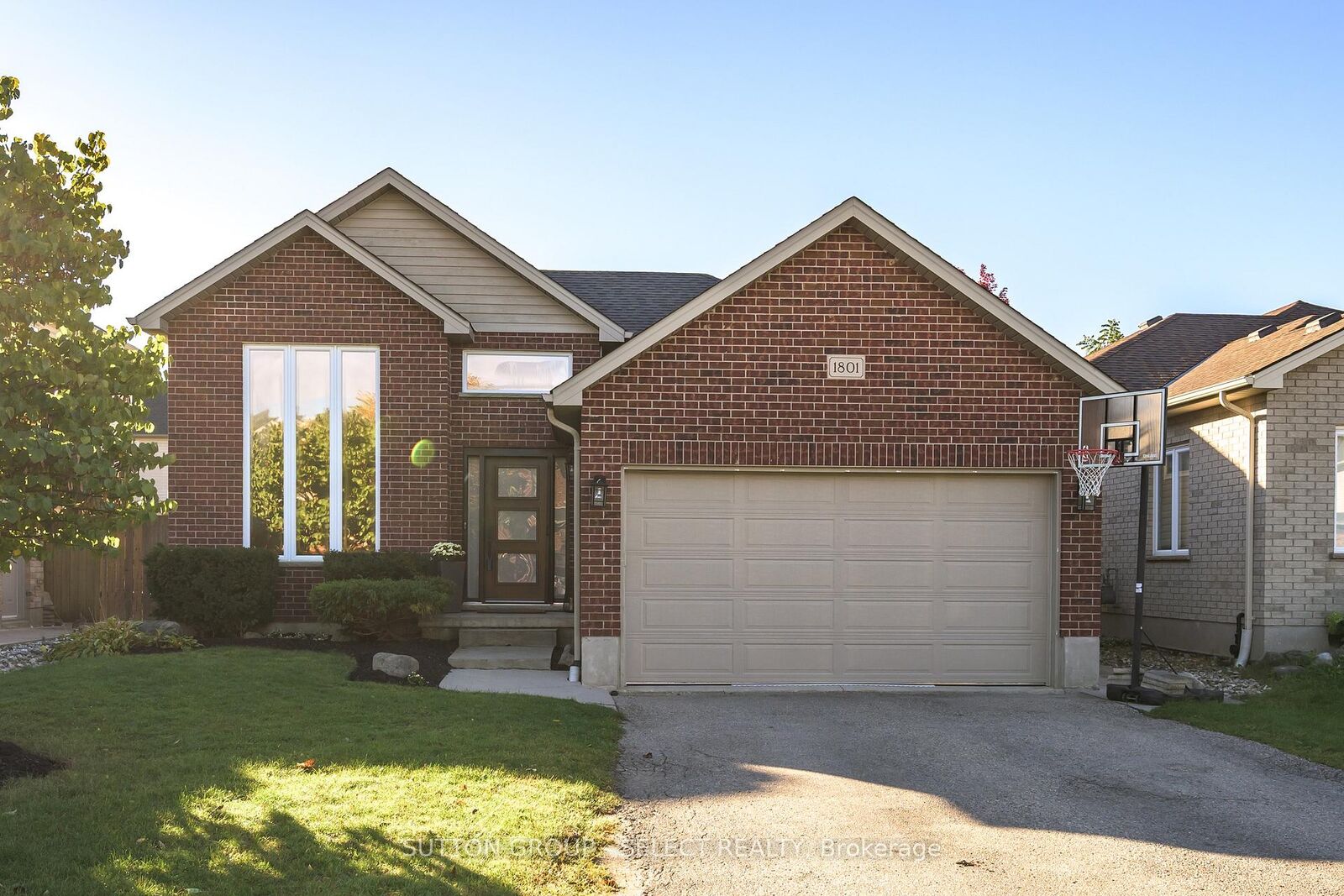 Property Photo:  1801 Seymour Crescent  ON N6G 5N4 