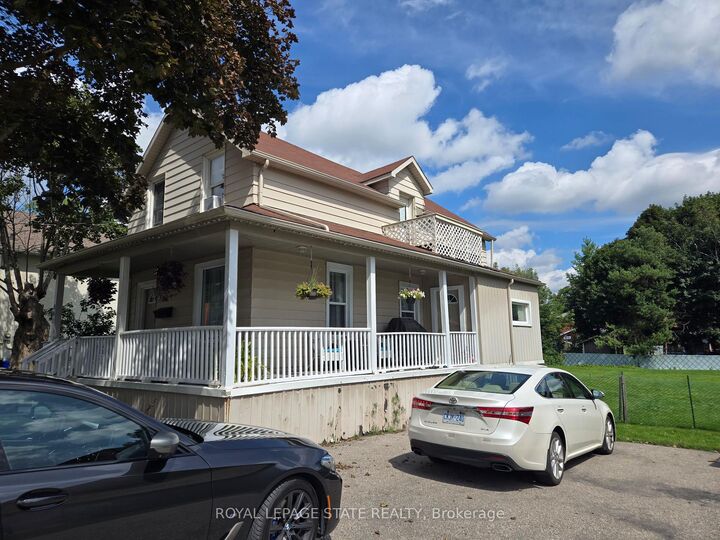 Property Photo:  841 Duke Street  ON N3H 3T8 