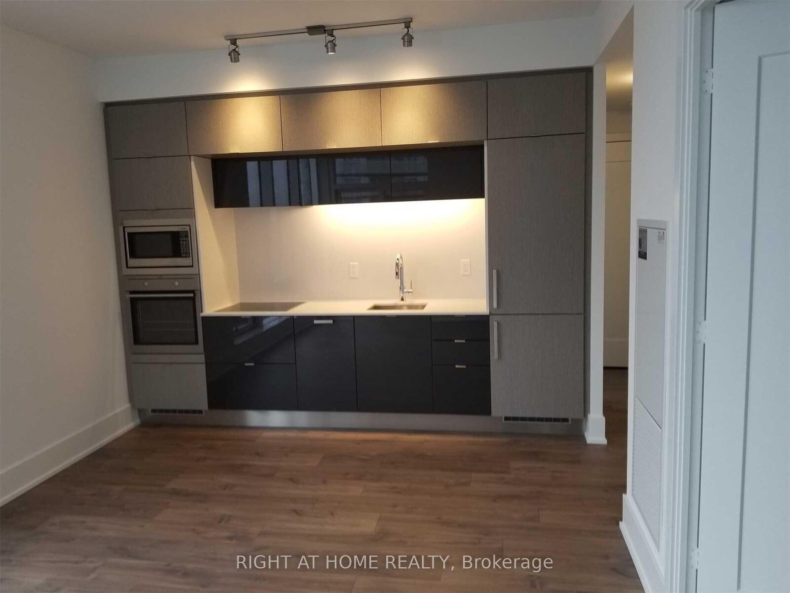 Property Photo:  10 York Street 5303  ON M5J 0E1 
