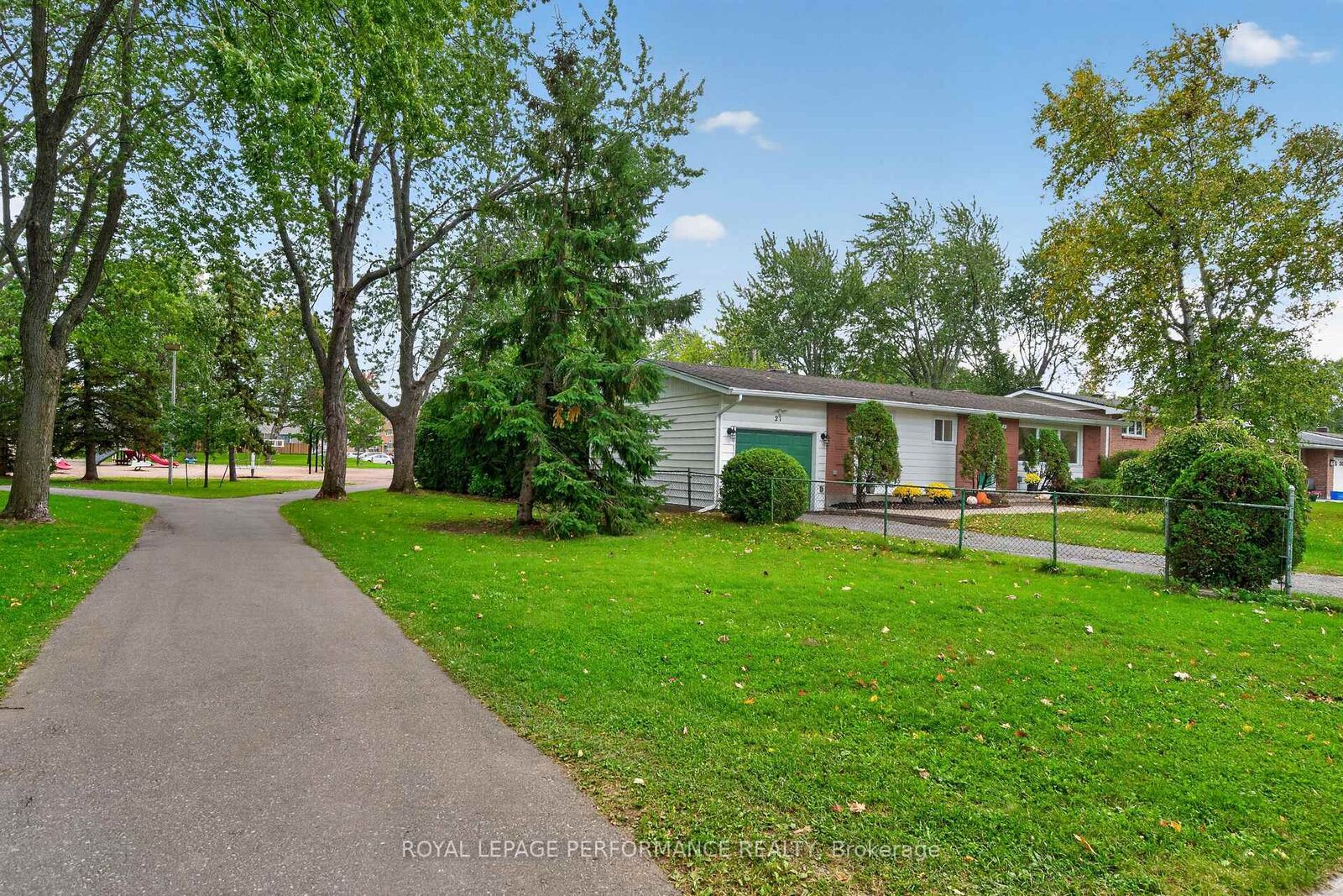 Property Photo:  21 Millbrook Crescent  ON K2E 5B6 