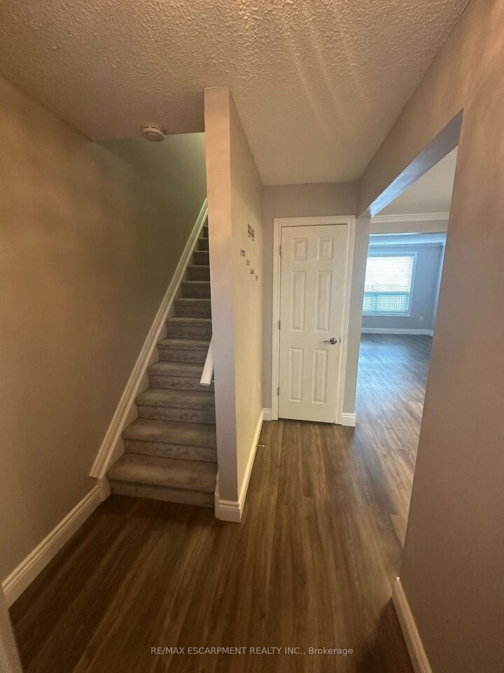 Property Photo:  250 Magnolia Drive 28  ON L9C 6M3 