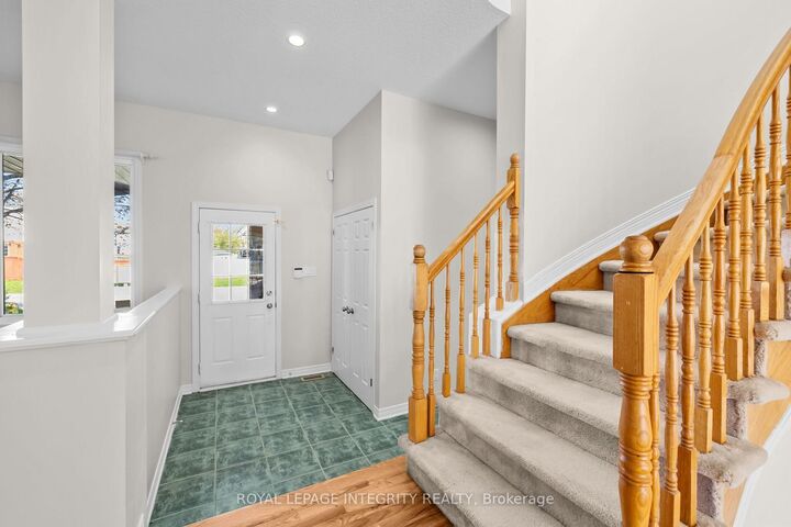 Property Photo:  4 Tamarack Place  ON K2J 4R3 