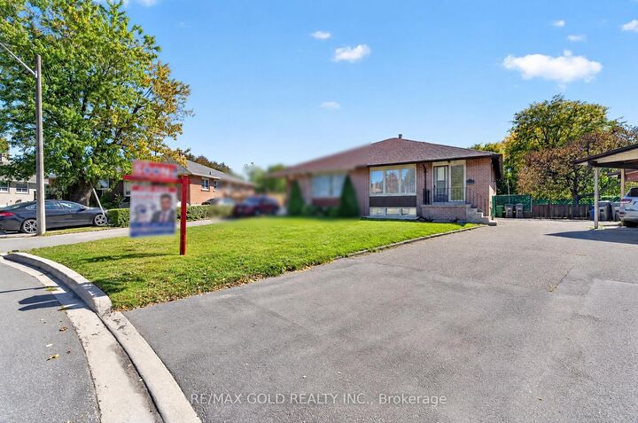 Property Photo: 27 Alderbury Crescent ON L6T 1P5
