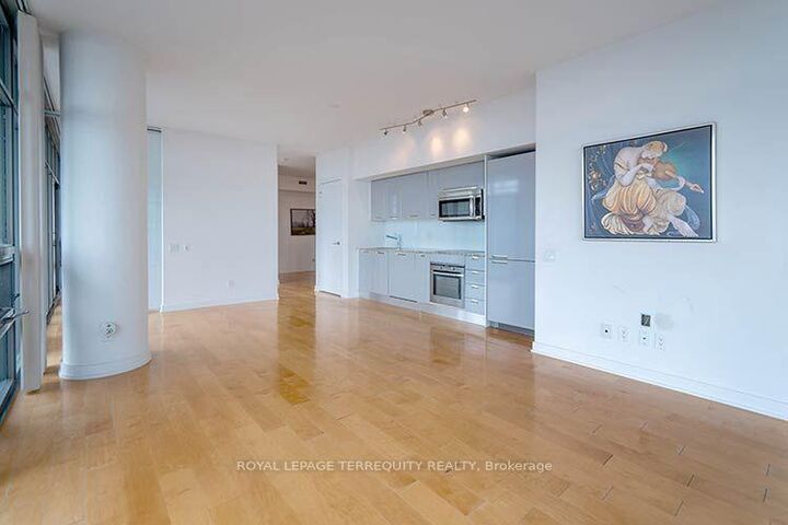 Property Photo:  33 Charles Street E 3902  ON M4Y 0A2 