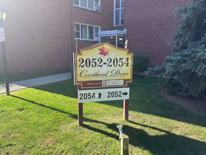 Property Photo:  2054 Courtland Drive 404  ON L7R 1R8 