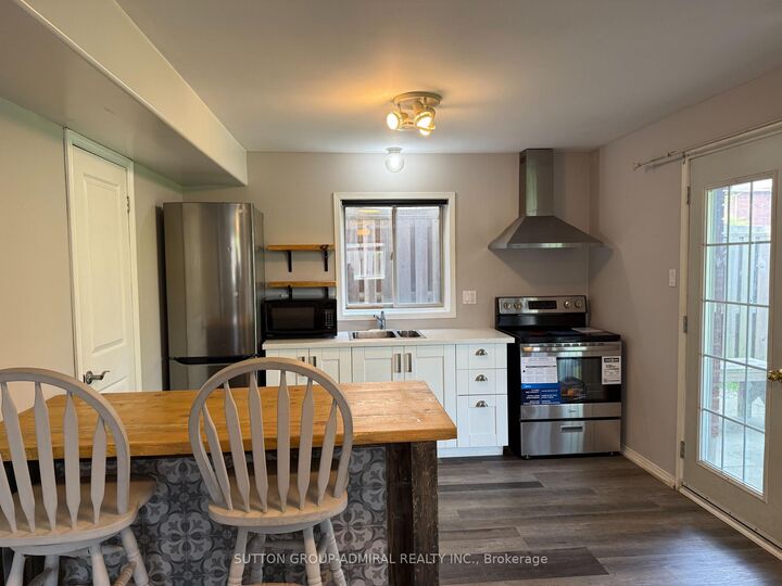 Property Photo:  132 Brown Wood Drive  ON L4M 6M8 