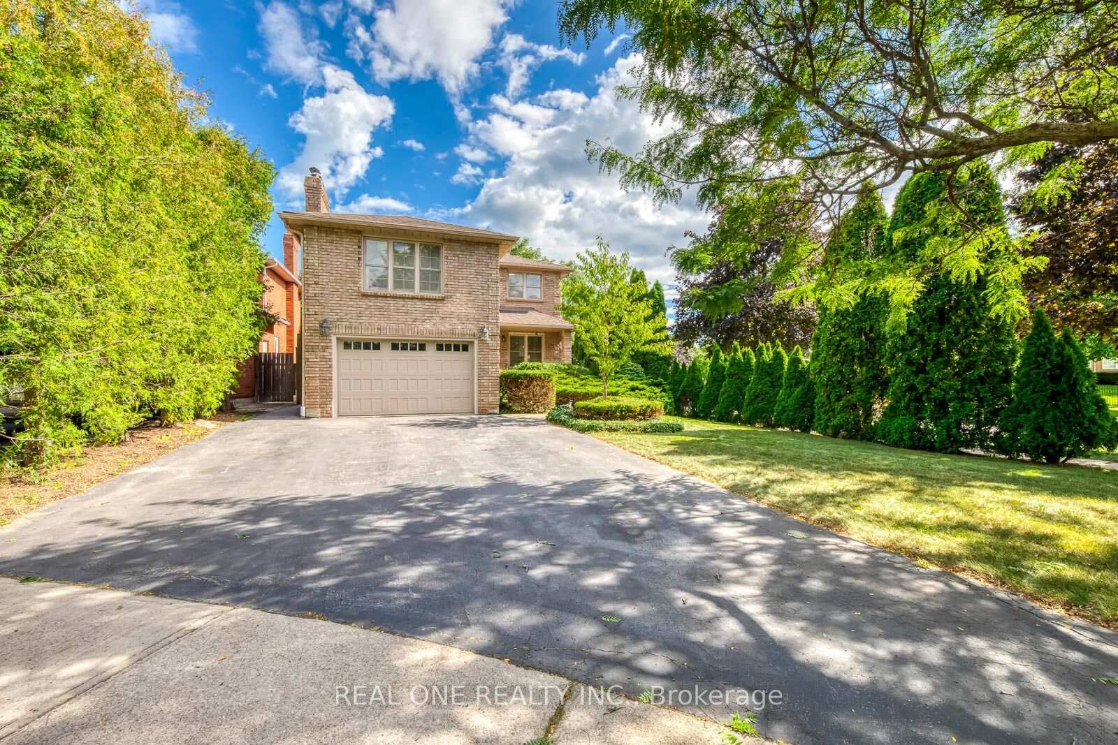 Property Photo:  1384 Bramblewood Green N/A  ON L6M 2R5 