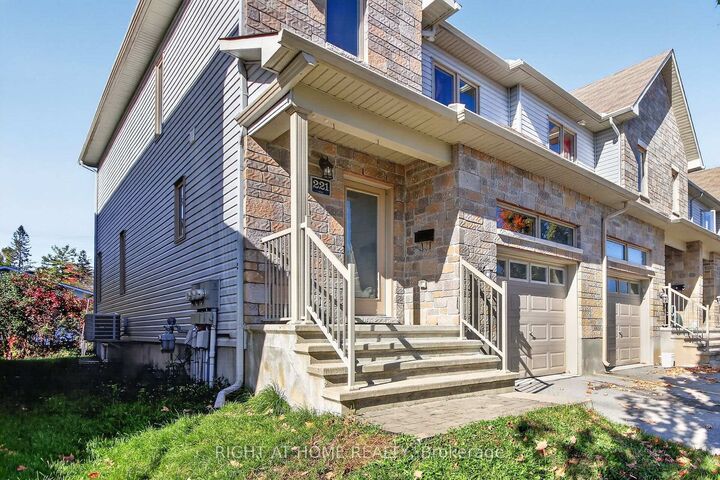 Property Photo:  221 King Street  ON K7C 1G3 