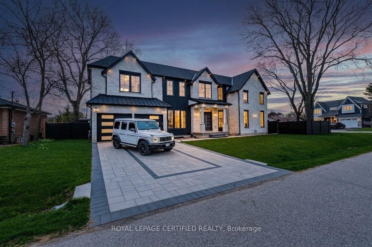Property Photo:  1404 Waverly Avenue SW  ON L6L 2S3 