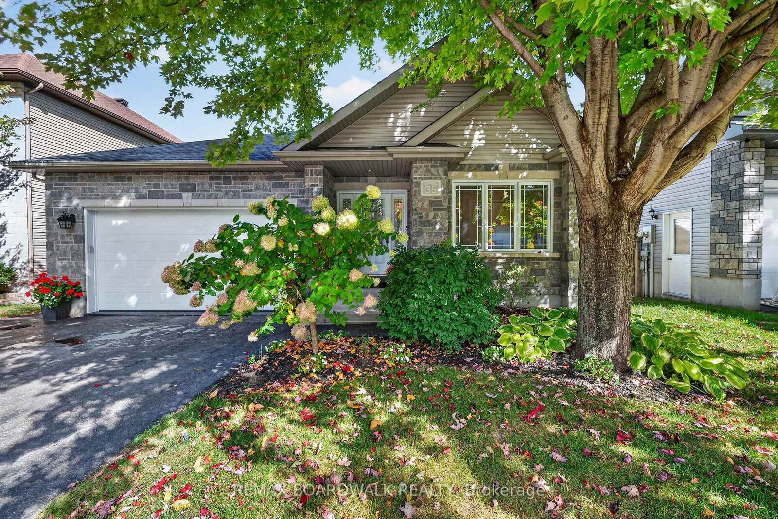 Property Photo:  35 Honore Crescent  ON K0A 2M0 