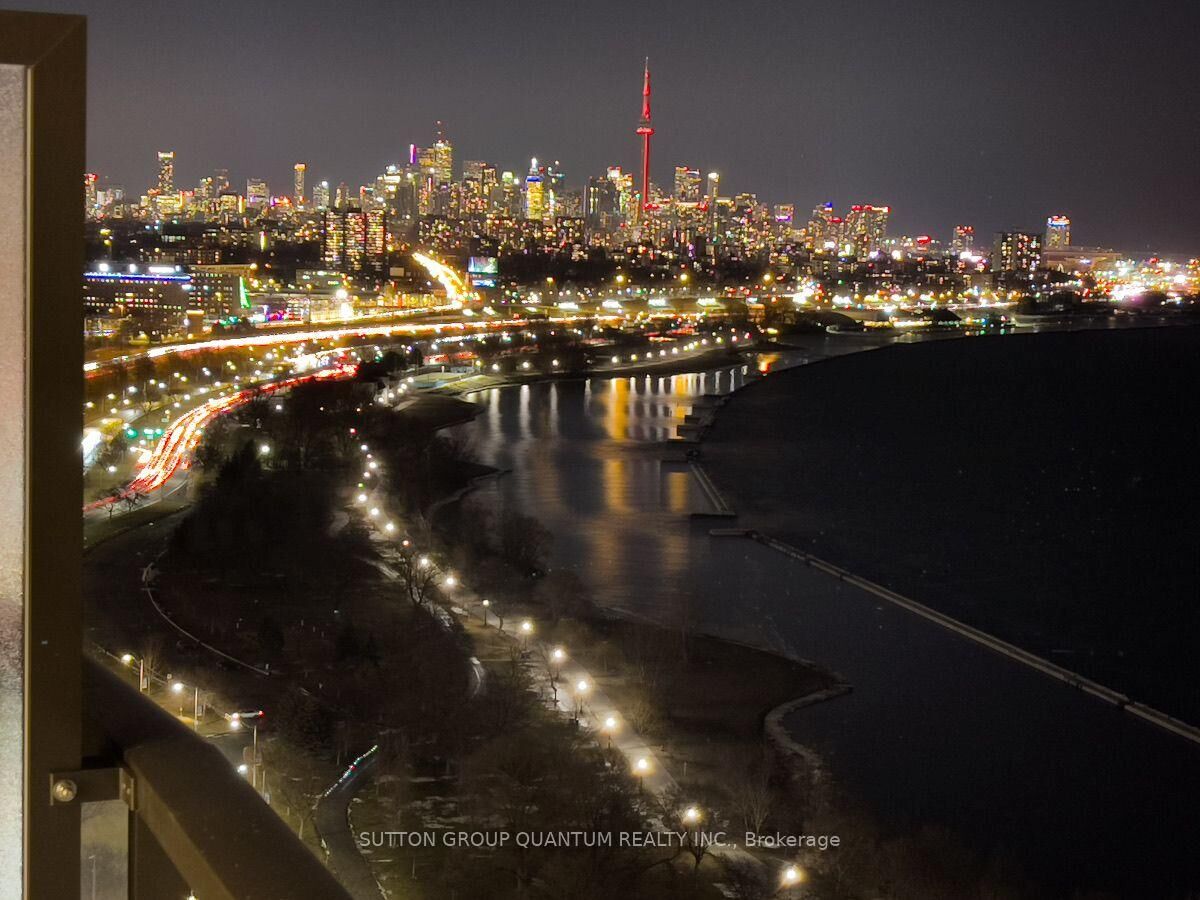 Property Photo:  1928 Lakeshore Boulevard W  ON M6S 0B1 