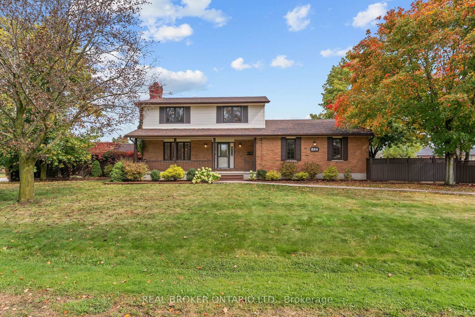 Property Photo:  804 Pinewood Drive  ON K9K 1L4 