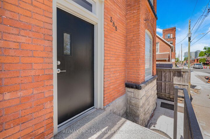 Property Photo:  388 Wilson Street #2  ON L8L 1S9 