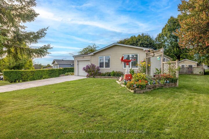 Property Photo:  921 Lincoln Drive  ON N4S 2N2 