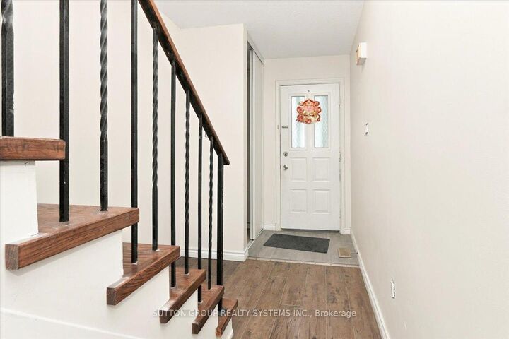 Property Photo:  4118 Teakwood Drive  ON L5C 3L6 