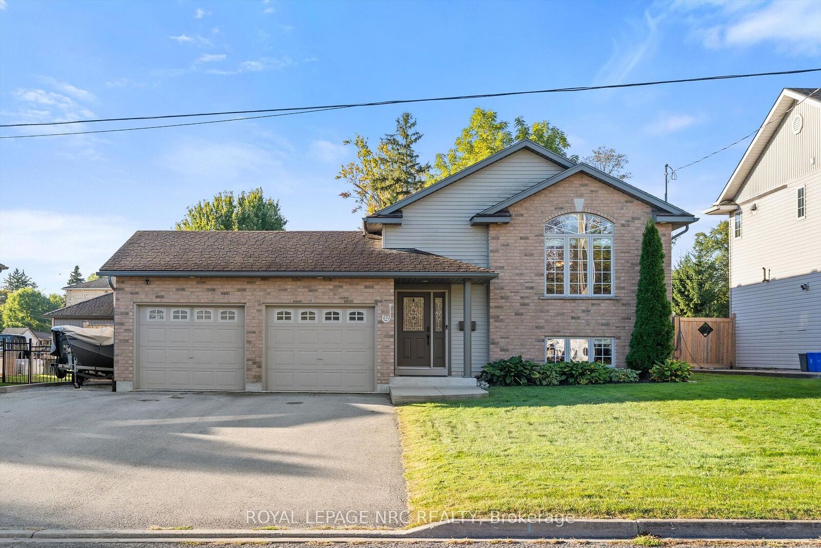 Property Photo:  32 Lavinia Street  ON L2A 2C7 