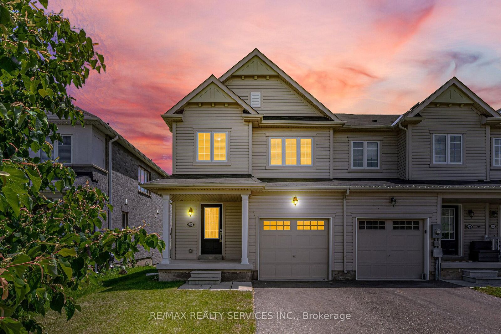 Property Photo:  250 Esther Crescent  ON L3B 0H1 
