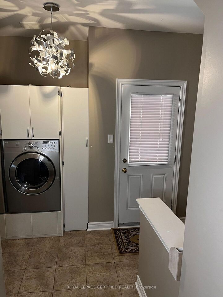 Property Photo:  31 Everingham Circle Bsmt  ON L6R 0R7 