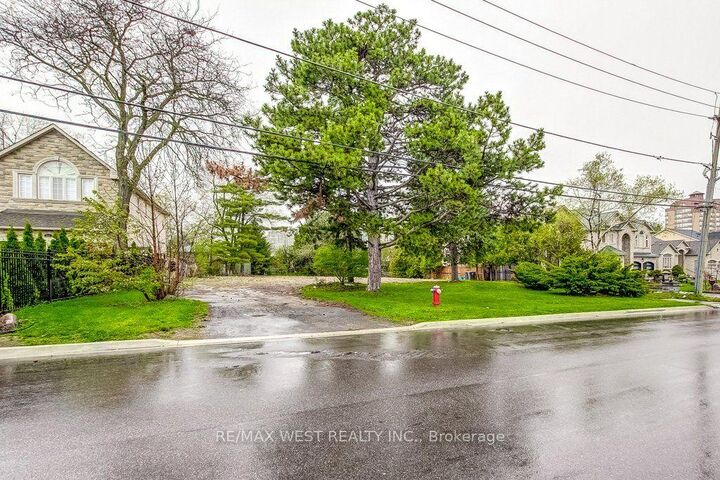 Property Photo:  101 (Part Lot 2) Fairview Road W  ON L5B 1K7 