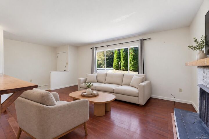 Property Photo:  907 McAdoo Pl  BC V8X 1V8 