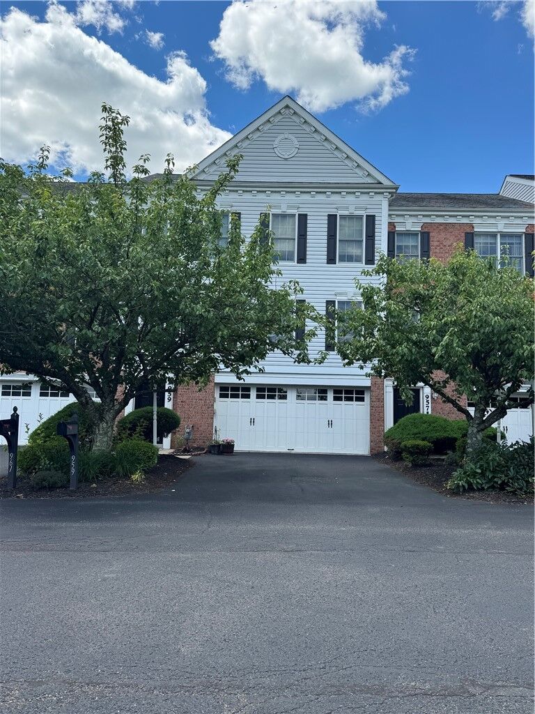 Property Photo: 959 Montclair Dr PA 15108