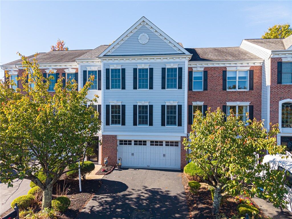 Property Photo:  959 Montclair Dr  PA 15108 
