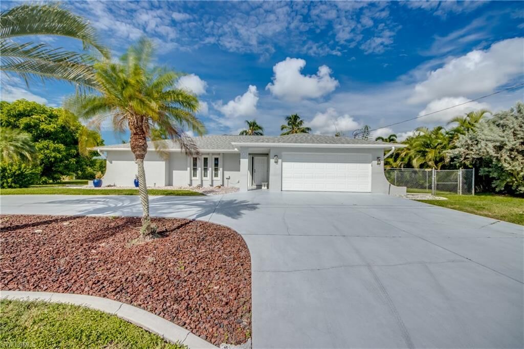 Property Photo:  3812 SE 16th Pl  FL 33904 