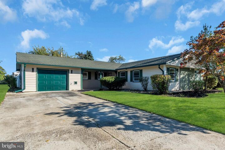 Property Photo:  15 Toledo Lane  NJ 08046 