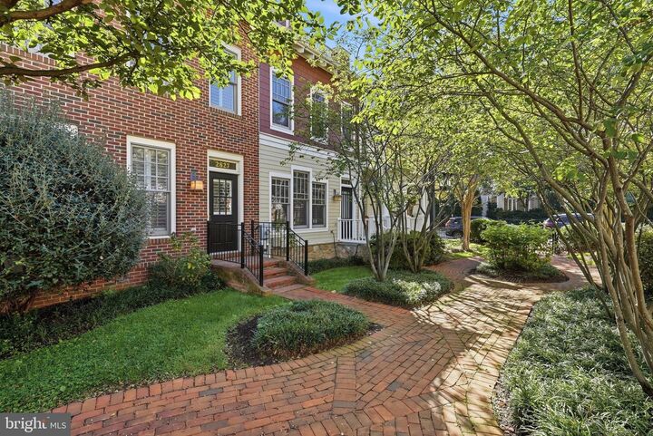 Property Photo:  2827 11th Street N  VA 22201 