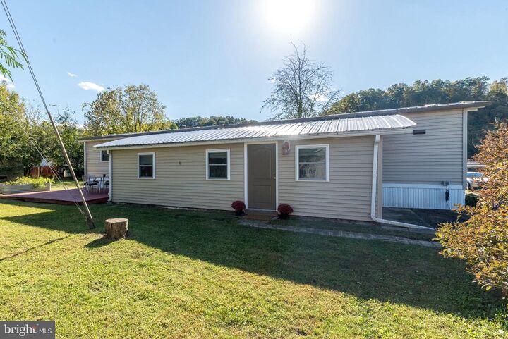 Property Photo:  15 Red Cliff Village Lane  PA 18972 