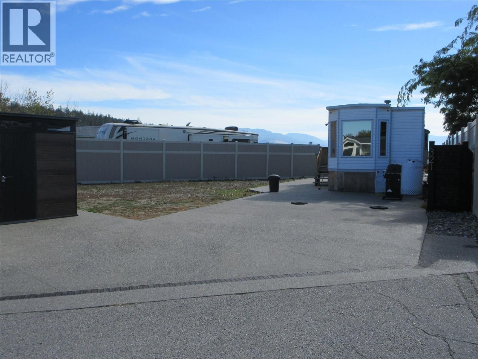 Property Photo: 415 Commonwealth Road 321 BC V4V 1P4