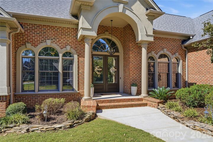 Property Photo: 2469 Stoneview Court NC 28037
