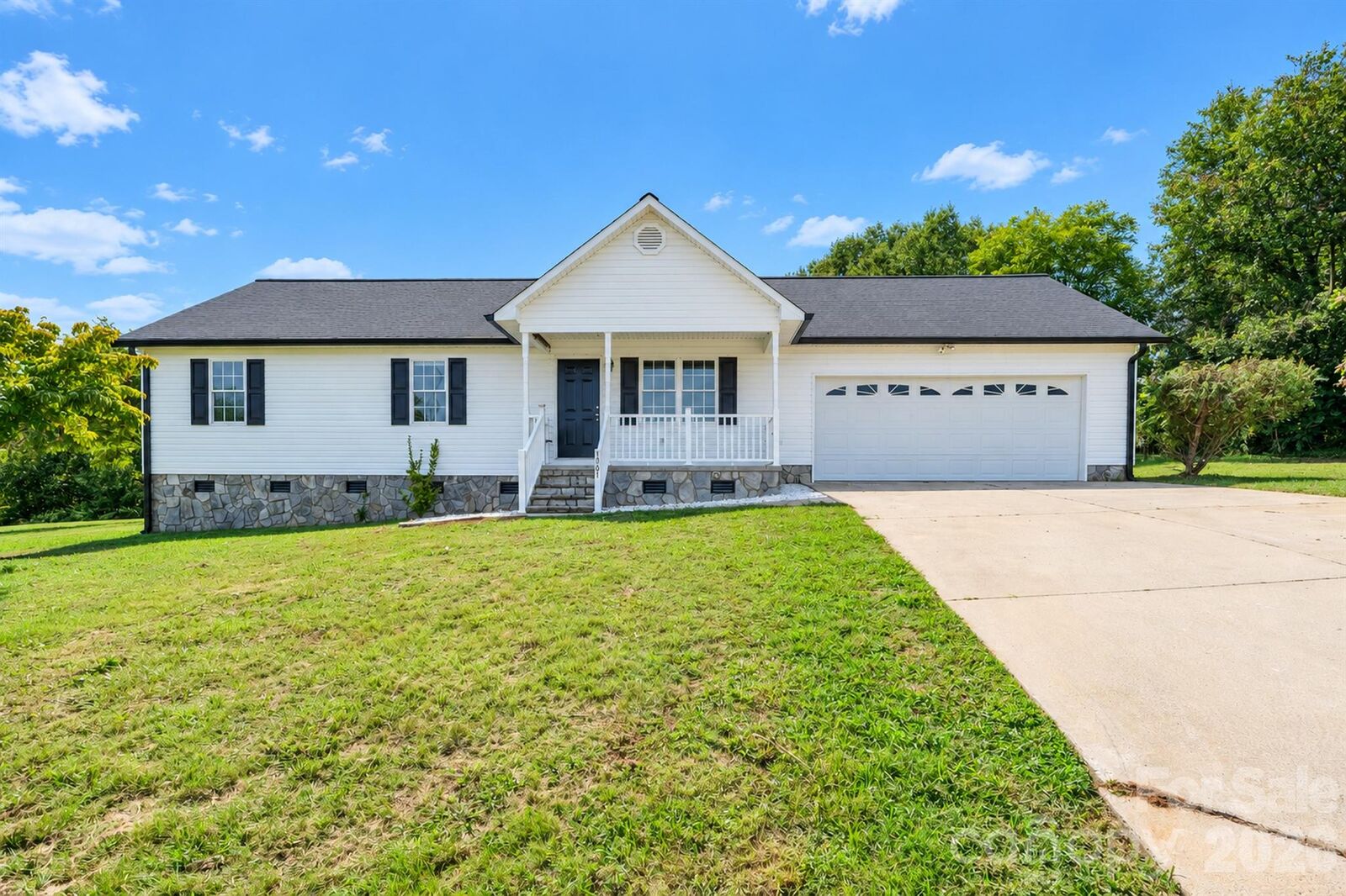 Property Photo: 1061 Isenhour Court NC 28650