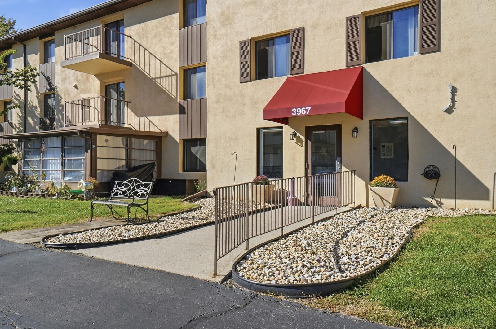 Property Photo: 3967 Karl Road OH 43224