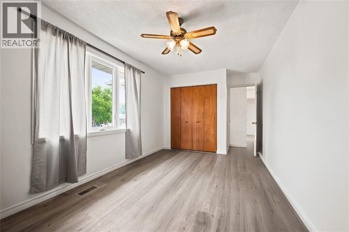 Property Photo:  106 Hastings Crescent  ON N7S 5K5 