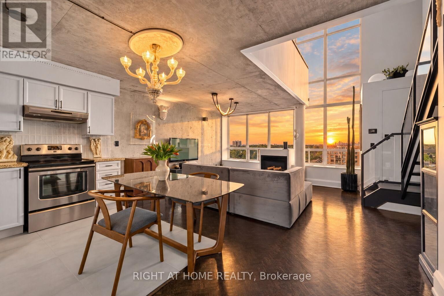 Property Photo:  250 Manitoba Street 612  ON M8Y 4G8 