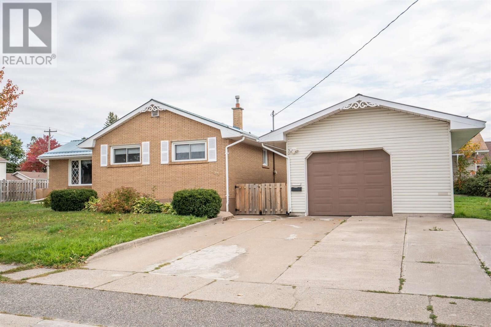 Property Photo: 39 Routledge Ave ON P6B 2X7