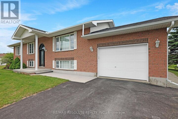Property Photo:  14 Riley Crescent  ON K7S 3G8 