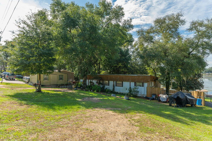Property Photo: 699 Squirrel Road FL 32433