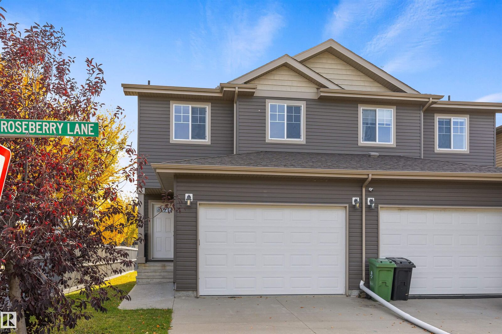 Property Photo: 1 Roseberry Lane AB T8L 0M6