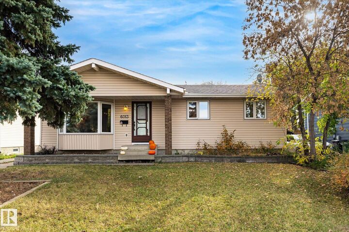 Property Photo:  6013 34A Avenue NW  AB T6L 1C9 