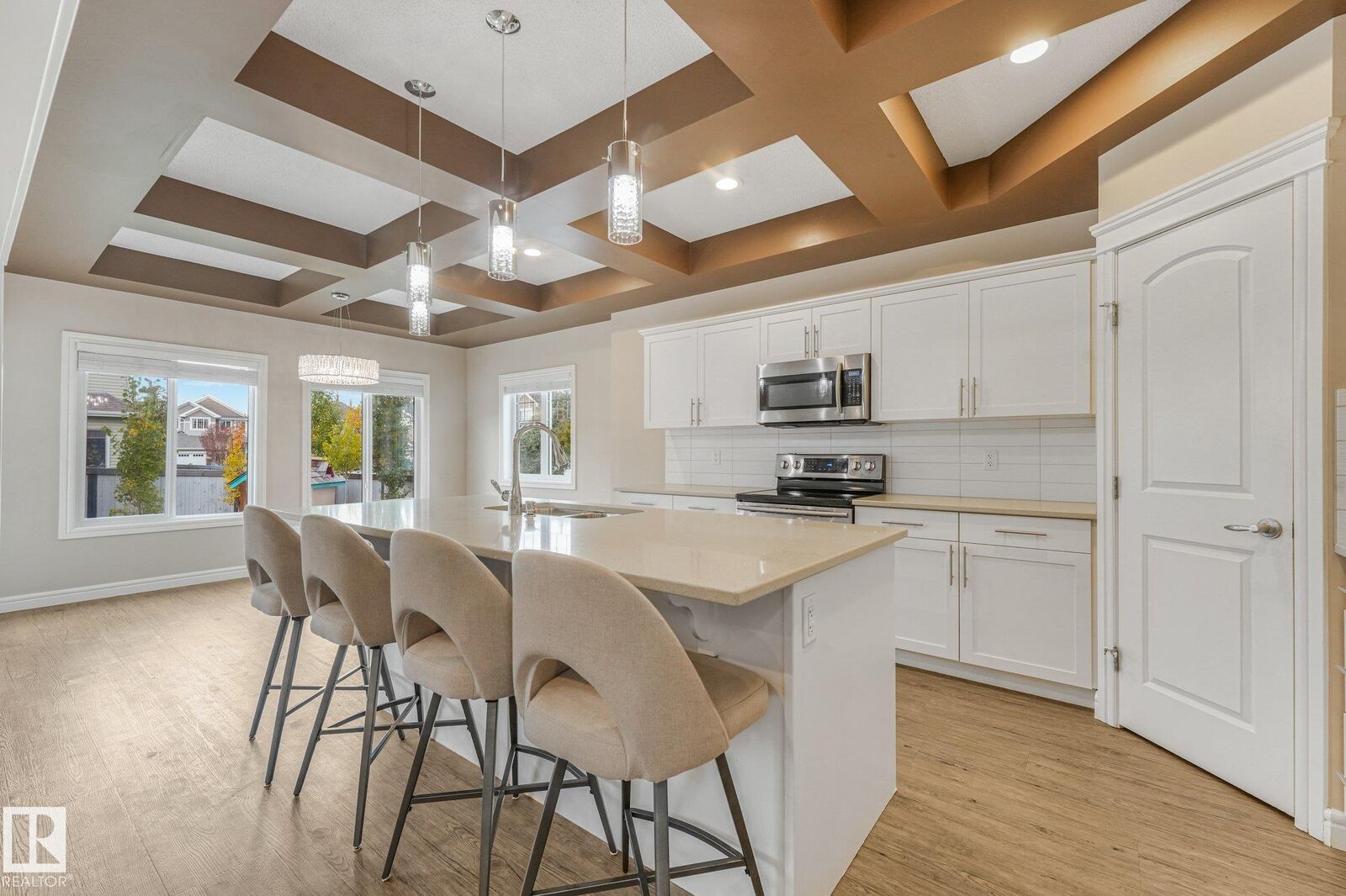 Property Photo:  2304 89 Street SW  AB T6X 2C3 
