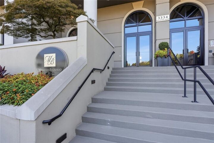 Property Photo:  3334 Peachtree Road NE 1704  GA 30326 