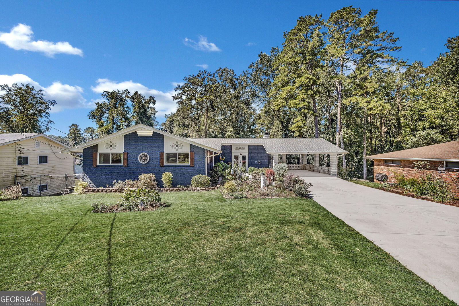 Property Photo:  3515 Parkview Drive  GA 30337 