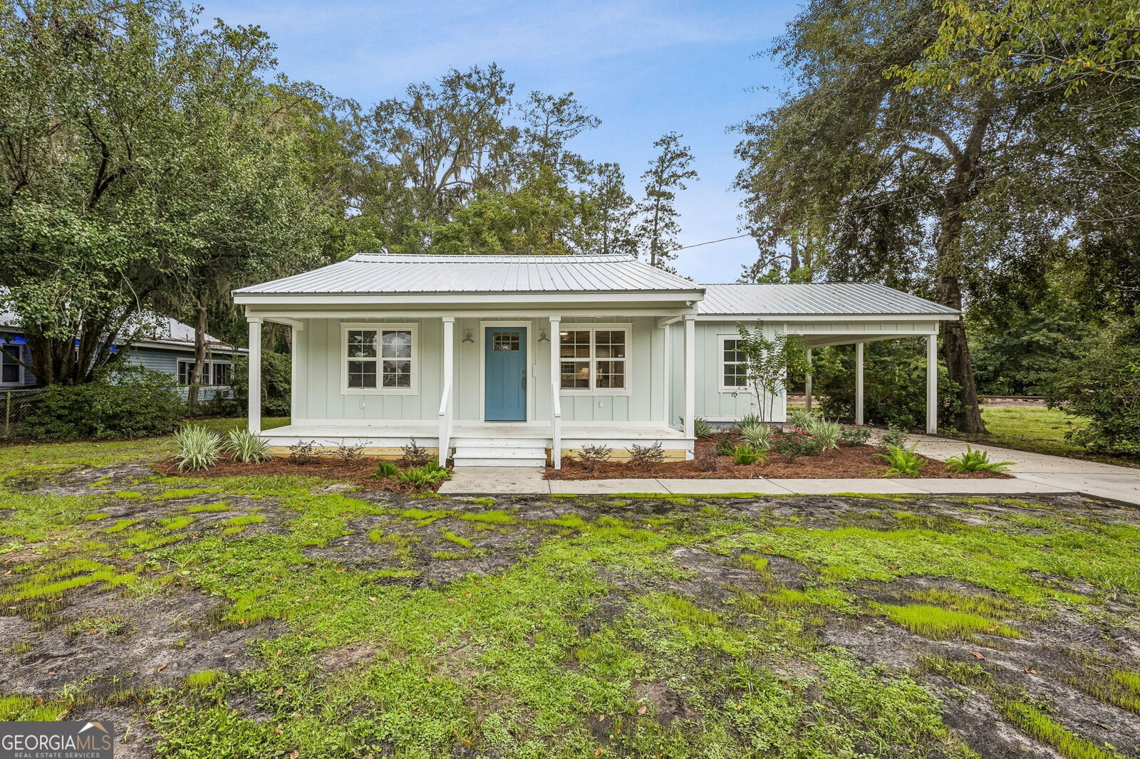 Property Photo: 110 E Central Avenue GA 31548