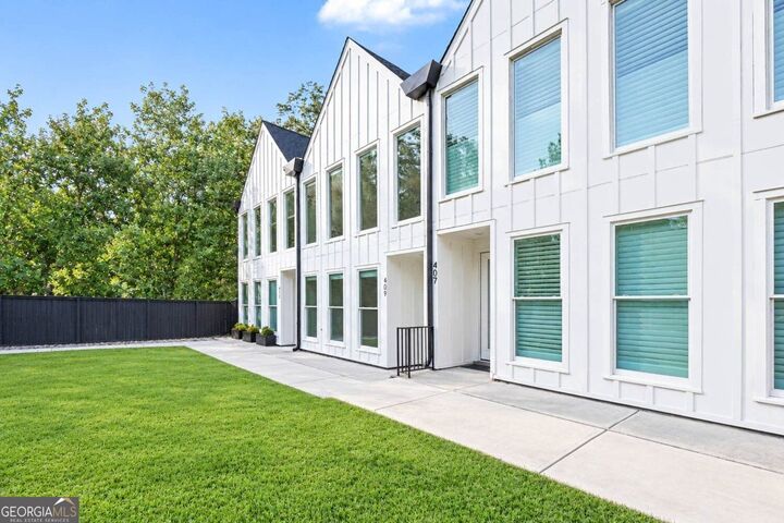 Property Photo:  409 Burgundy Way  GA 30188 