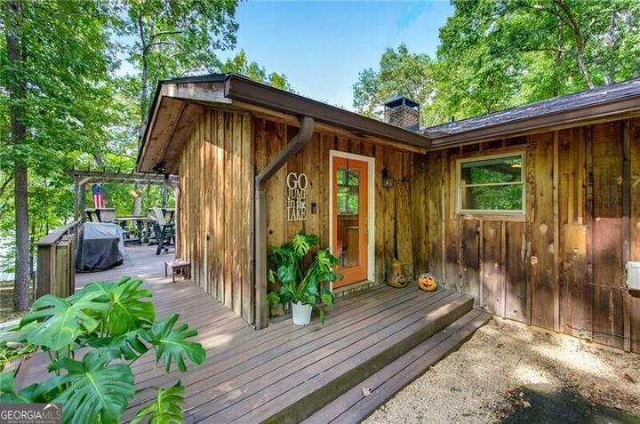 Property Photo: 3599 Lakeview Drive GA 30501
