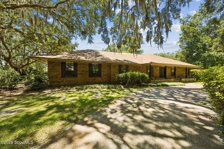 Property Photo: 811 Park Street GA 31558